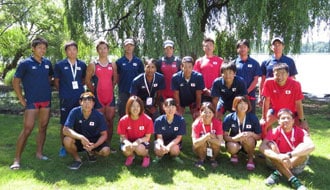 ワールドカップに出場した日本代表選手たち(前列右端が福井選手、中列右から2番目が杉嶋選手、後列右から3番目が石田選手)