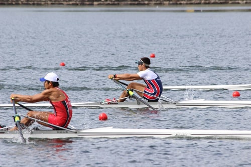 成年男子シングルスカル決勝レースの様子