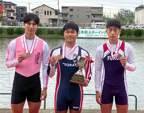 表彰式(中央が永坂選手)