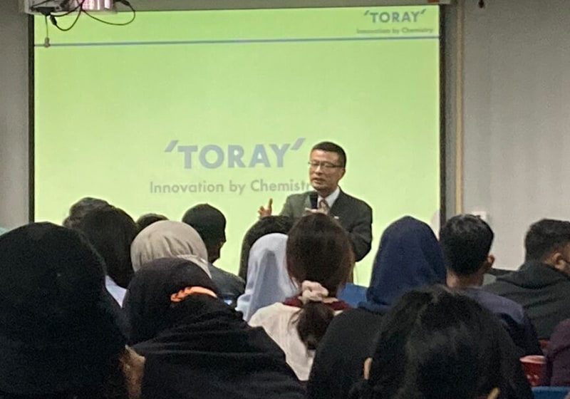 Toray Group employee lectures on Japanese corporate culture. [Toray Industries（Malaysia）Sdn. Berhad]