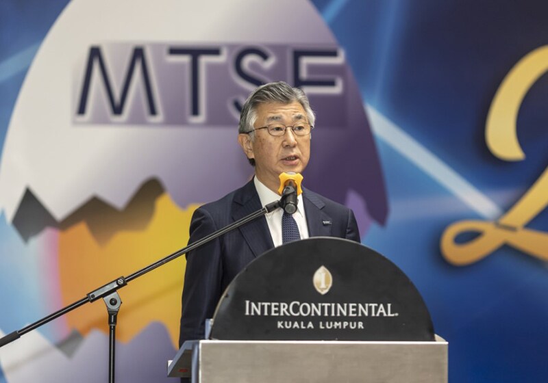Senior Vice President Hirabayashi giving his congratulatory speech