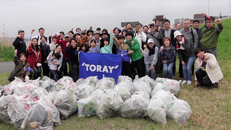 Group photo of the clean-up participants