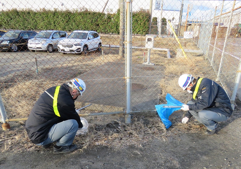 As part of a clean-up campaign, managers removed litter outside the facility. (Toray Industries, Inc. Ehime Plant)