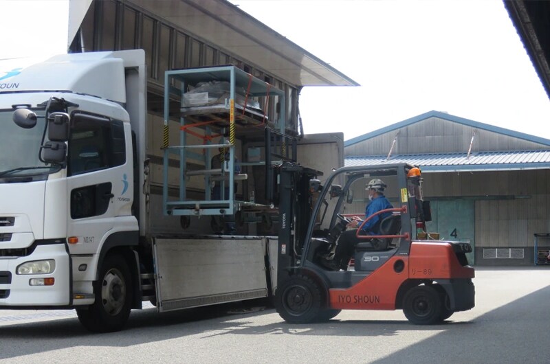 Onsite forklift safety training session attended by 21 participants from seven group and partner companies involved in forklift operations (Toray Industries Inc. Ehime Plant)