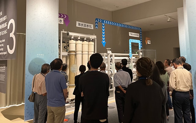 企業文化フロア見学の様子