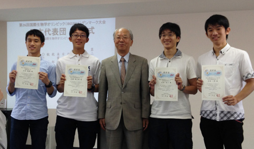 4人の高校生と浅島誠