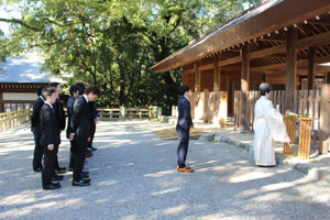 熱田神宮での参拝の様子