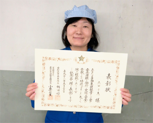 「優良自動車運転者」代表で感謝状を受け取った愛知工場の穴田さん