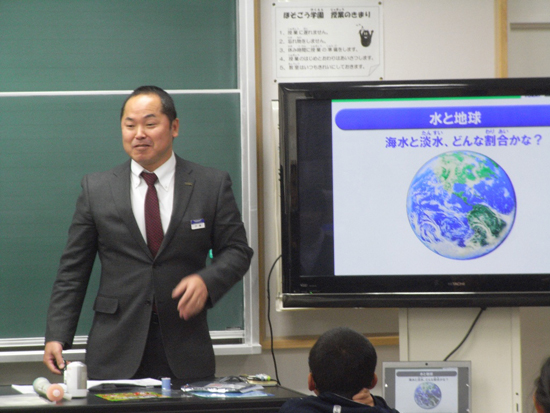 授業を行う伊藤支部長