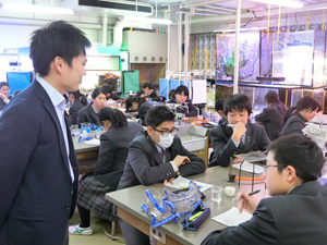 話し合いながらワークシートに予想を記入