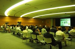 ８月３０日に国際電気通信基礎技術研究所にて行った「シェアリング農業」に関する記者会見の様子