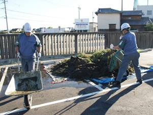 くみ上げられた大量の土砂