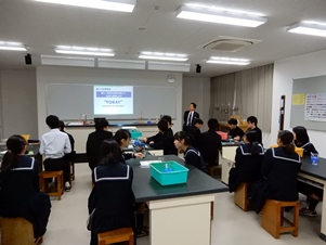 北陸中学校での授業の様子