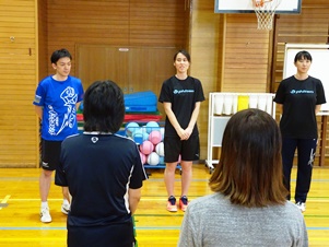 自己紹介する3人の講師