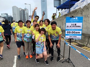 個人の部の３ｋｍランに参加した社員たち