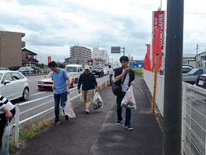 ゴミ拾い活動の様子