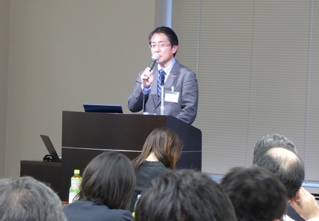 講演をする佐々木室長