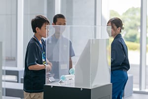 未来創造研究センター見学