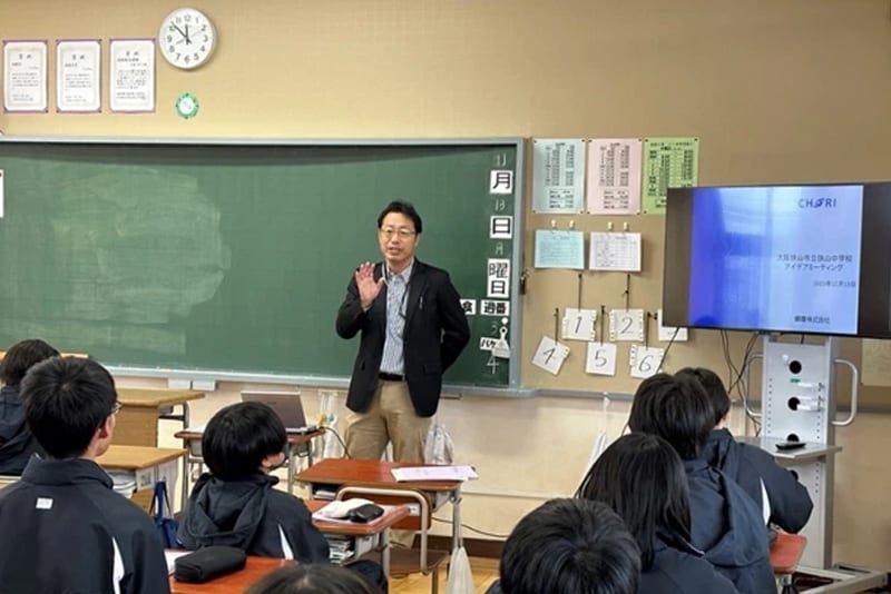 大阪府教育庁が推進する「わくわく・どきどきSDGsジュニアプロジェクト」に協力しました。大阪府内の中学校で、生徒たちが調べたり、考えたりしたSDGsの課題の解決策に対して、アドバイスをしました。（蝶理（株））