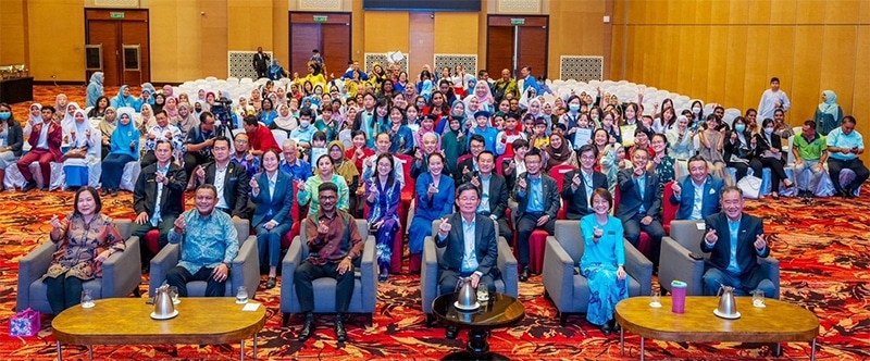 ペナン州の環境課題の解決に取り組むNPO団体Penang Green Councilと共同でペナン州の小中学校を対象に開催しているペットボトルの回収量を競う「Toray &+ Recycling Competition 2023 Penang」の表彰式を行いました。（マレーシア東レグループ）