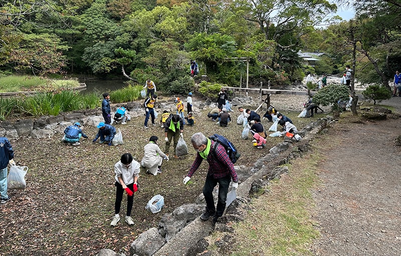 地元の市立公園の環境整備・清掃奉仕活動に参加（東レ（株）三島工場）
