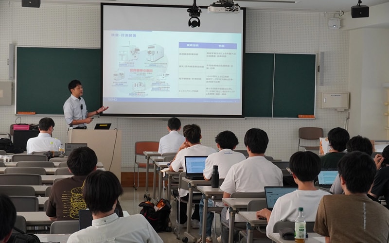 熊本大学における半導体分野の出張授業（東レエンジニアリング（株））