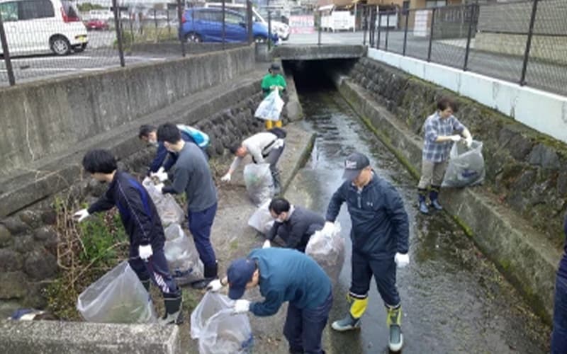地域社会と連携した河川環境保全活動（東レ（株）三島工場）