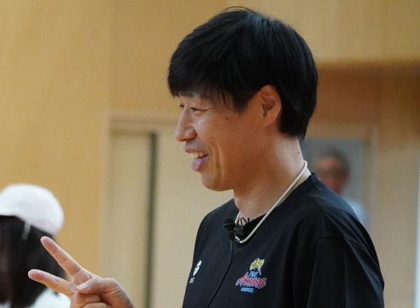 ゲーム形式での実技指導をする米山裕太さん