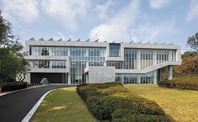 未来創造研究センター外観